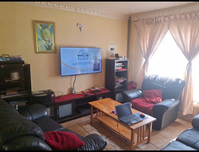 3 BEDROOM FREEHOLD FOR SALE IN BIRCH ACRES